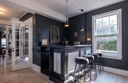 The Capone House-Historic Bayfront Home w/hot tub - Foto 8