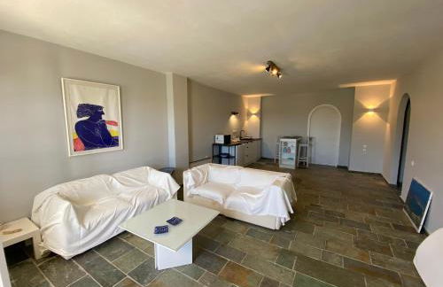 RETREAT VILLA BY THE SEA WITH POOL IN PORTO HELI - Foto 2