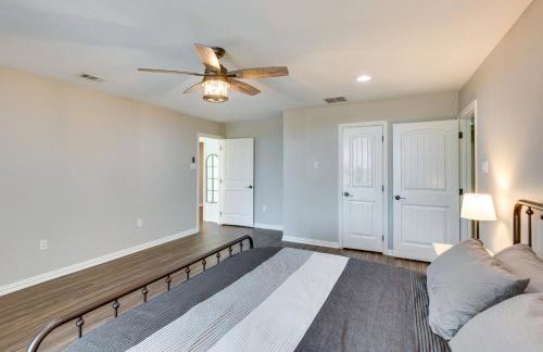 Unwind Fireside Wills Point Gem with Hot Tub and Pond - Foto 23