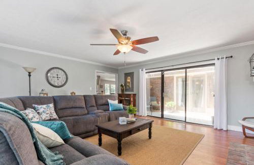 Fully Fenced Rustic Home Minutes From Truist Park - Foto 5