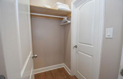 Luxe 6BR Escape Sleeps 24, Private Parking only 5min to Mid&Dtwn ATL - Foto 9