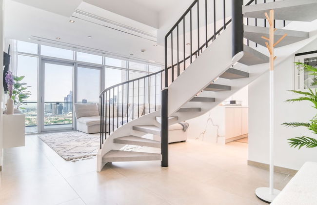 Luxe and Modern Duplex in Difc - Photo 4