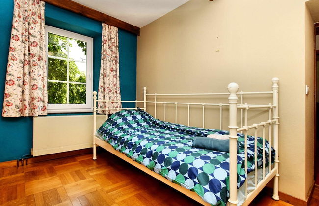 Magnificent Holiday Home in Baronville With Heated Pool & Billiards - Photo 8