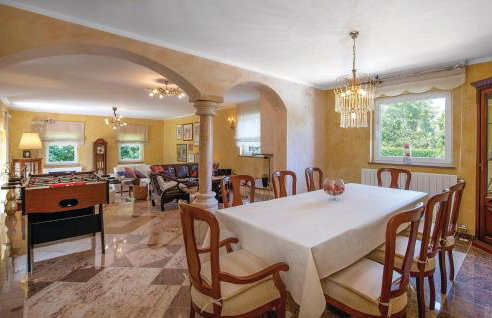 5 Bedroom Beautiful Home In Labin - Photo 37