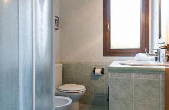 Deep Blue Sea - Photo 13