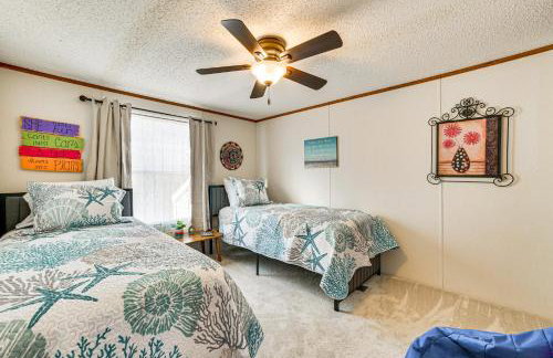 Walk to Houghton Lake! Family Retreat with Patio - Foto 19