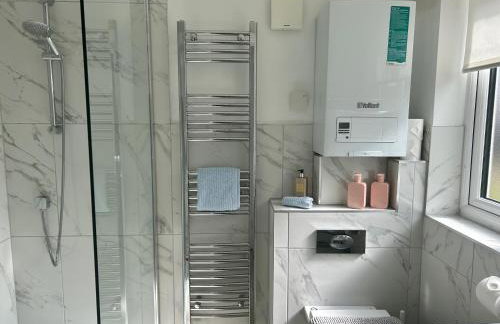 Cotswold studio with kitchen & patio - Photo 9