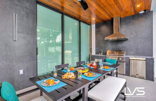 Carlotta- New Construction Luxury Waterfront Villa - Foto 21