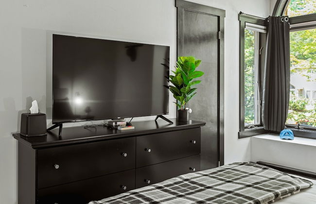 Pocono Bear Den by Avantstay Stylish Modern Deck w Grill Outdoor Dining - Foto 23