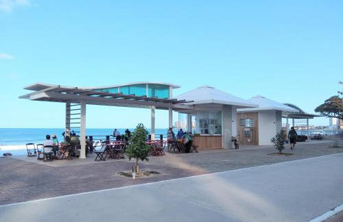 Edf Gil Nogueira - Praia do Morro - GUARAPARI - ES - Brasil - 4º Andar TELA Proteção - FRENTE Sol Manhã - 02 quartos com Split - WIFI - Varanda Gourmet com CHURRASQUEIRA - 02 elevadores - 01 Vaga - PISCINA - Sauna - Portaria 24 HRS - 50m da Praia do Morro - Photo 43