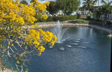 Spacious 2BR Lely Resort Condo with Lake View steps to Pool Hot Tub Gym - Foto 8