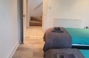 Idyllic 2 Bedroom Self-Contained UpsideDown Annexe - Photo 41