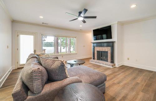 Beautiful Lake Sinclair Retreat with Dock and Deck! - Foto 25