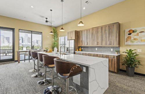 Trendy 1BR w 10ft Ceilings FREE Parking Pet Friendly - Foto 62