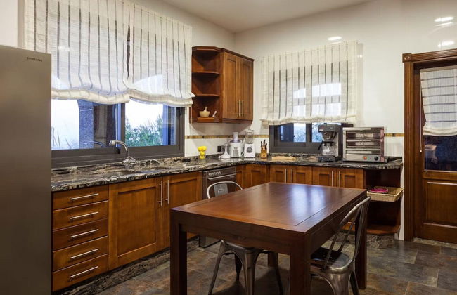 Unique Villa With Outdoor hot tub - Photo 15