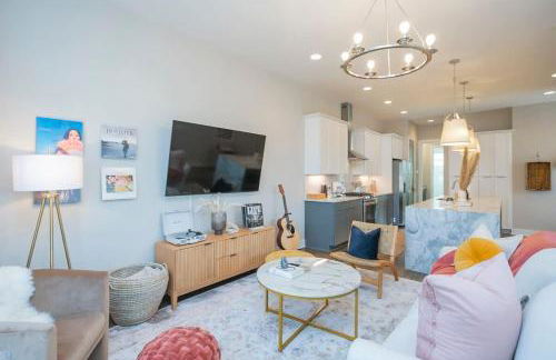 Roof Deck Grill VIEWS 2 Miles from Broadway - Foto 23