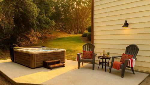 Waterfront Retreat with Spectacular Interior, Jacuzzi and Game Room in NC - Foto 5