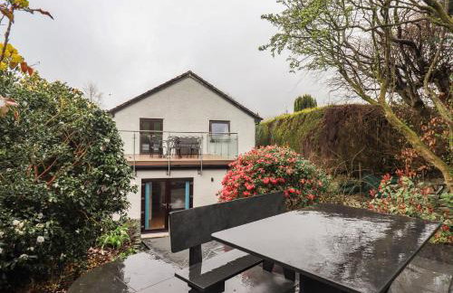 Striding Home - Photo 6