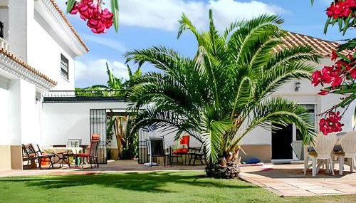 Elegant Villa in Nuevo Portil with Shared Pool - Foto 5, Garden