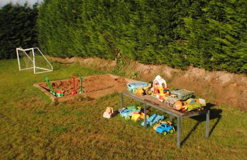 FAIRVIEW FARM Holiday Accommodation 14 Luxury Lodges, Cabins, Dog Friendly, Suitable for Couples, Families and Groups, Wedding Guests , Corporate events, Sleeps 2-65 guests in Ravenshead, Nottingham near Sherwood Forest, set in 88 acres - Photo 43