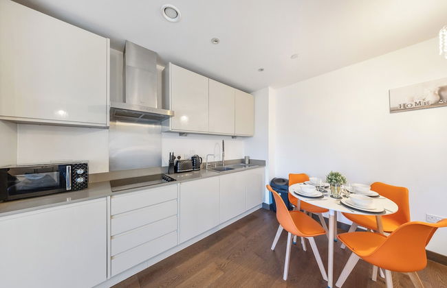 Lovely Flat With Free Parking & Wheelchair Access - Photo 11