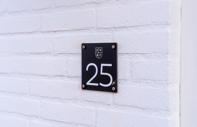 Luxurious Holiday Home With Parking - Photo 35