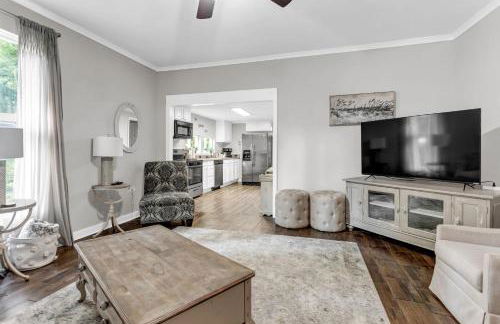 Pet Friendly Group Getaway with Grill and Deck - Foto 21