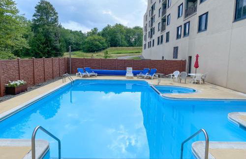 Ski-In Ski-out Luxury Condo with Hot Tub and pools - Foto 22