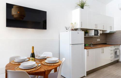 Modern Oasis with Sun & Style 3 Pools AC WiFi - Photo 8