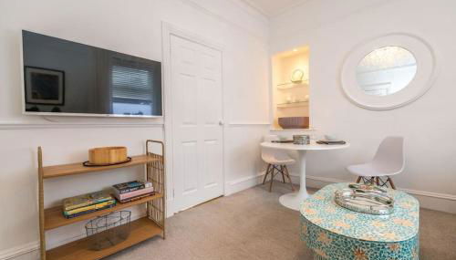 Lovely main door 1 bedroom holiday flat with patio - Foto 3