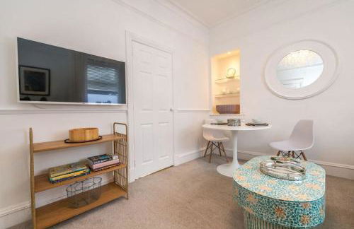 Lovely main door 1 bedroom holiday flat with patio - Foto 3