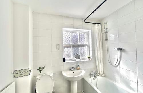 Beautiful Grade 2 Home in centre of Newcastle-St James Park FREE CITY PARKING - Foto 39