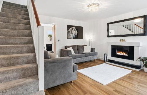 Stylish 3-Bed House in Newton-le-Willows - Private Parking & Garden - Foto 11