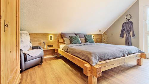 Natur-Design "Platzhirsch Sauerland" - Sauna, Kamin, Balkon, Garten, Hütte, Grill - Foto 4, wardrobe