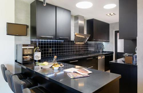 Luxury and Harmony House - Photo 12