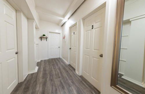 8 Beds Home with 4 Car Parking Space - Near DTLB - Foto 4