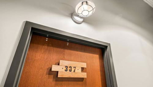 The Urban Loft - Stylish Industrial Living - Foto 2