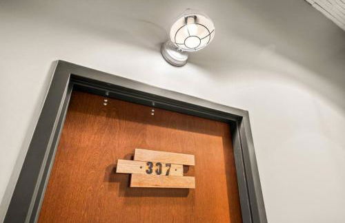 The Urban Loft - Stylish Industrial Living - Foto 2