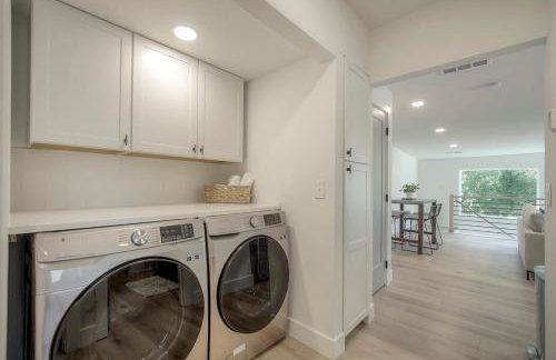 Sunflower Suite Modern Loft with Skyline Views - Foto 23