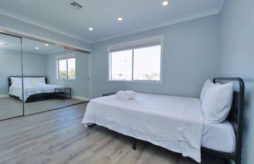 Renovated 5 Bd 3 Ba AC Private Deck Lawn - Foto 31