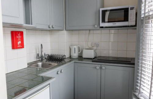 Studio apartment next to Highgate tube station - Photo 5