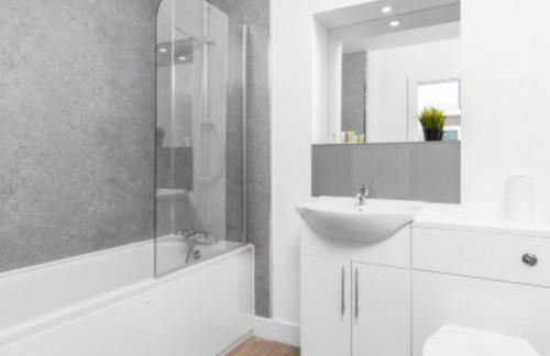 Modern Two Bedroom Apartment - Netflix - Balcony - Secure Parking 2MC - Foto 13