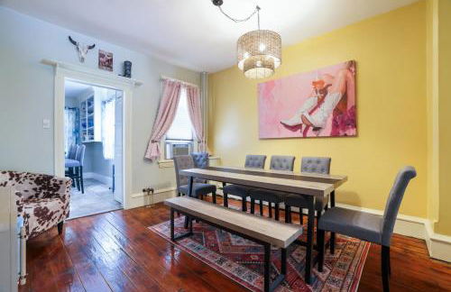 Spacious Broadway Home Downtown Western Modern Charm with parking - Photo 9