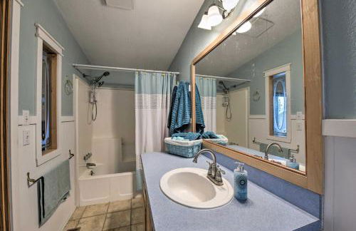 Cute Cottage with Deck Walk 115 Ft to Brewery and Cafe - Foto 15