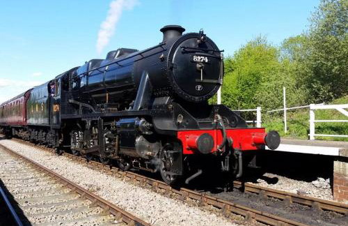 Spacious 5 Bedroom House Sleeps 9 with Parking - Foto 11