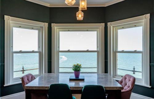 Luxury Penthouse Retreat with Epic Ocean Views & Log Burner - Foto 2