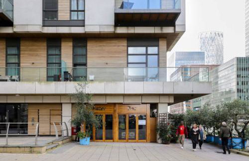 Stylish 2-Bed Canary Wharf Flat DLR 3 Mins Dock Views - Foto 16