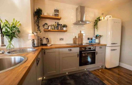 Stunning views, Hot tub, 5 mins to Chester - Photo 69