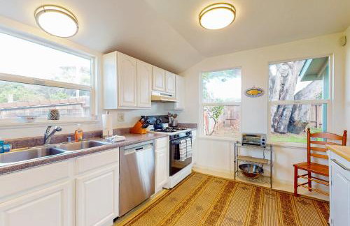 Oceanfront Elk Cottage - Deck Views & 7 Acres - Foto 8