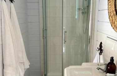 Driftwood Dreams Garden Cabin - Foto 10